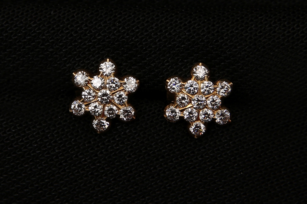 Chettinadu Diamond Earrings and Karaikudi Diamond Earrings are best in Karaikudi Maganlal Mehta Corp Ltd Chennai.